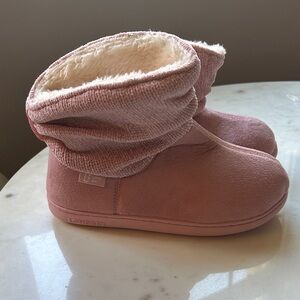 New Pink slipper Booties‎ size 5-6